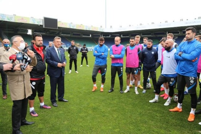 VALİ ÇEBER'DEN RİZESPOR'A MORAL ZİYARETİ