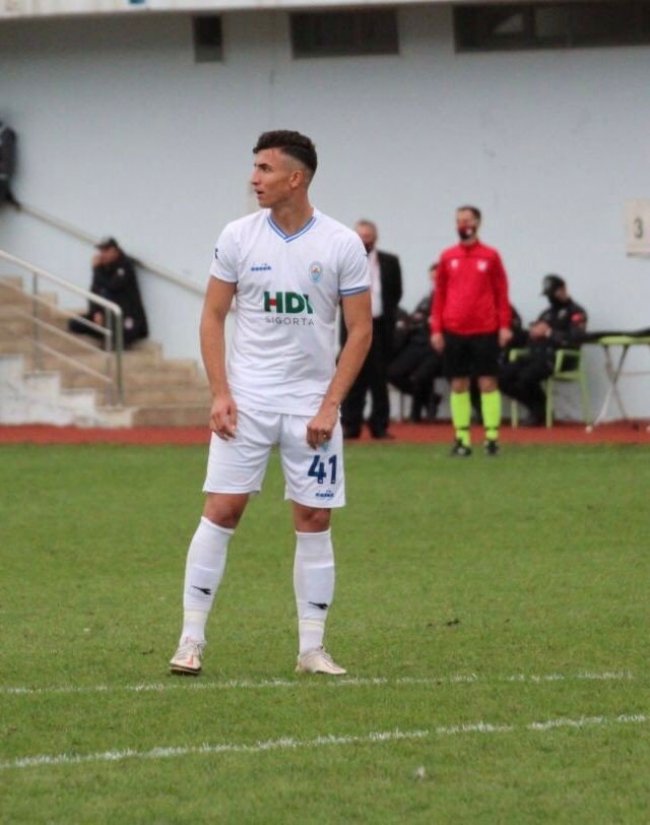 GENÇ OYUNCU ÜLKESİNİN MİLLİ TAKIMINA ÇAĞRILDI