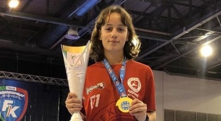 Rizeli Kick Boks Sporcusu Cemren Temizel Dünya Şampiyonu Oldu