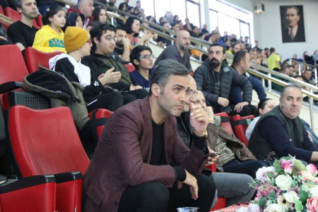 Köroğlu'ndan Taraftara Teşekkür